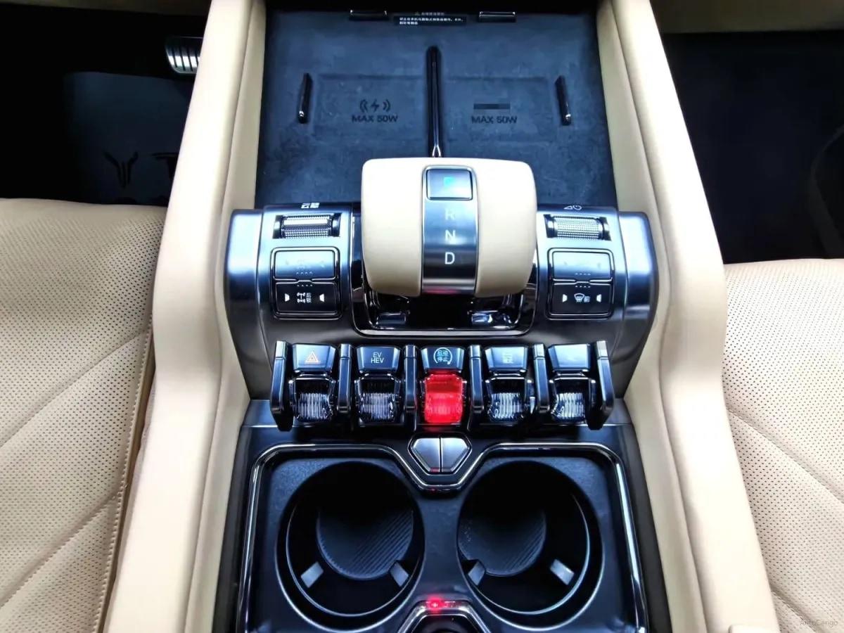 2025 FangChengBao Bao 8 2.0T 245HP L4 E-CVT PHEV 36.8KWH image 5