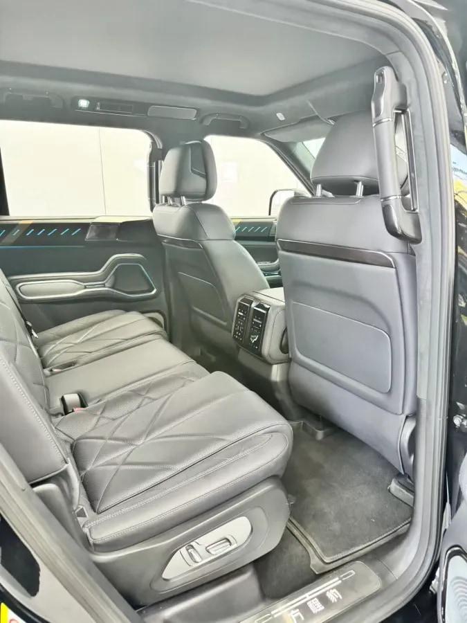 2025 Fang Cheng Bao Bao 8 2.0T 245HP L4 E-CVT PHEV 36.8KWH image 5