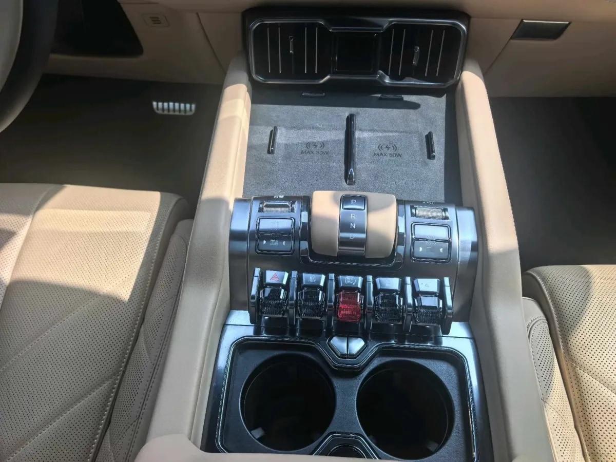 2025 Fang Cheng Bao Bao 8 2.0T 245HP L4 E-CVT PHEV 36.8KWH image 5