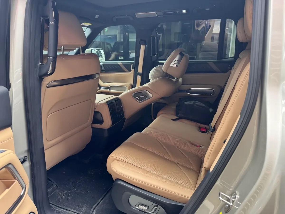 2025 FangChengBao Bao 8 2.0T 245HP L4 E-CVT PHEV 36.8KWH image 5