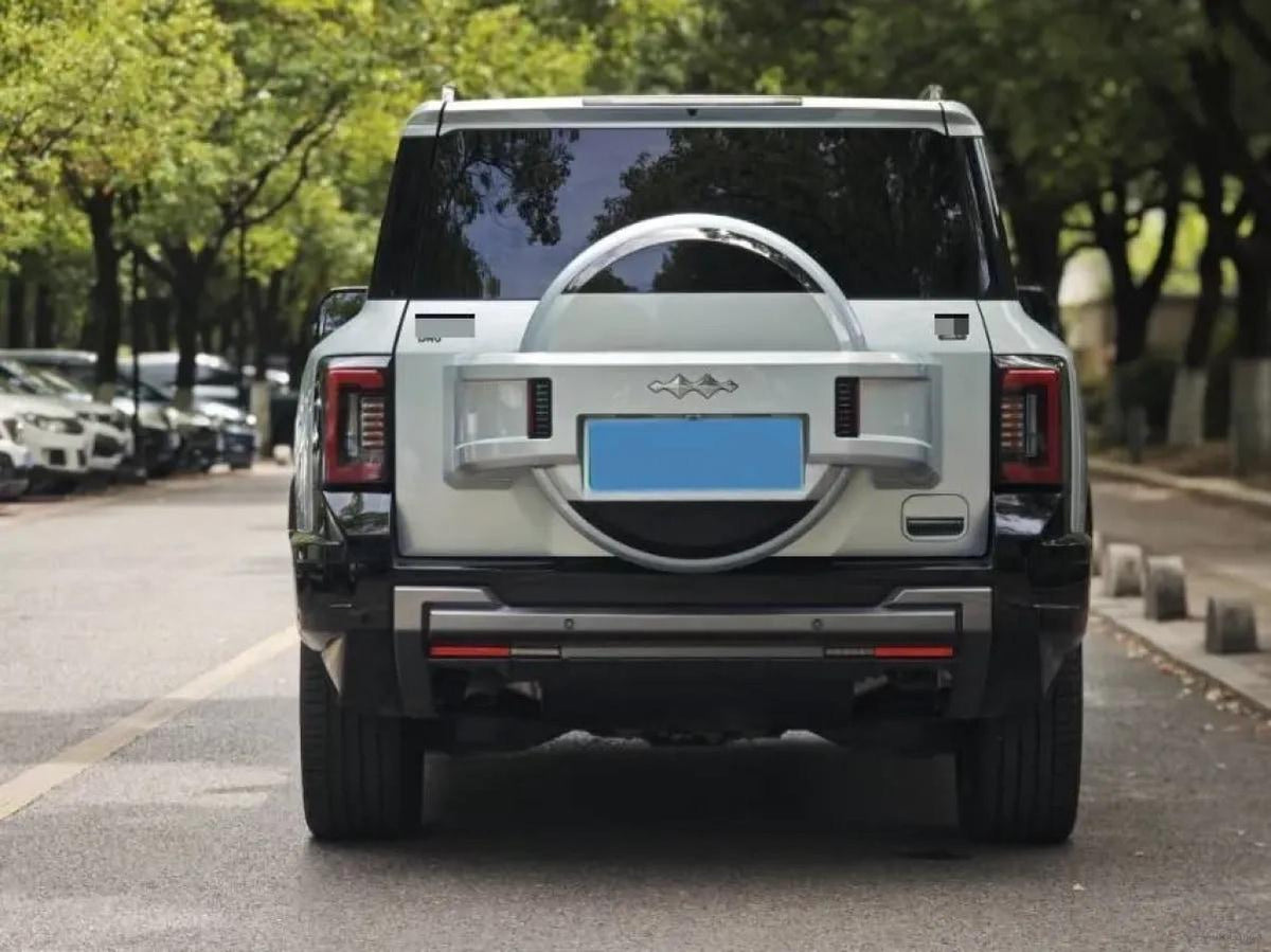 2025 FangChengBao Bao 8 2.0T 245HP L4 E-CVT PHEV 36.8KWH image 5