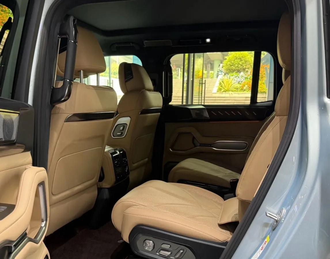 2025 FangChengBao Bao 8 2.0T 245HP L4 E-CVT PHEV 36.8KWH image 5