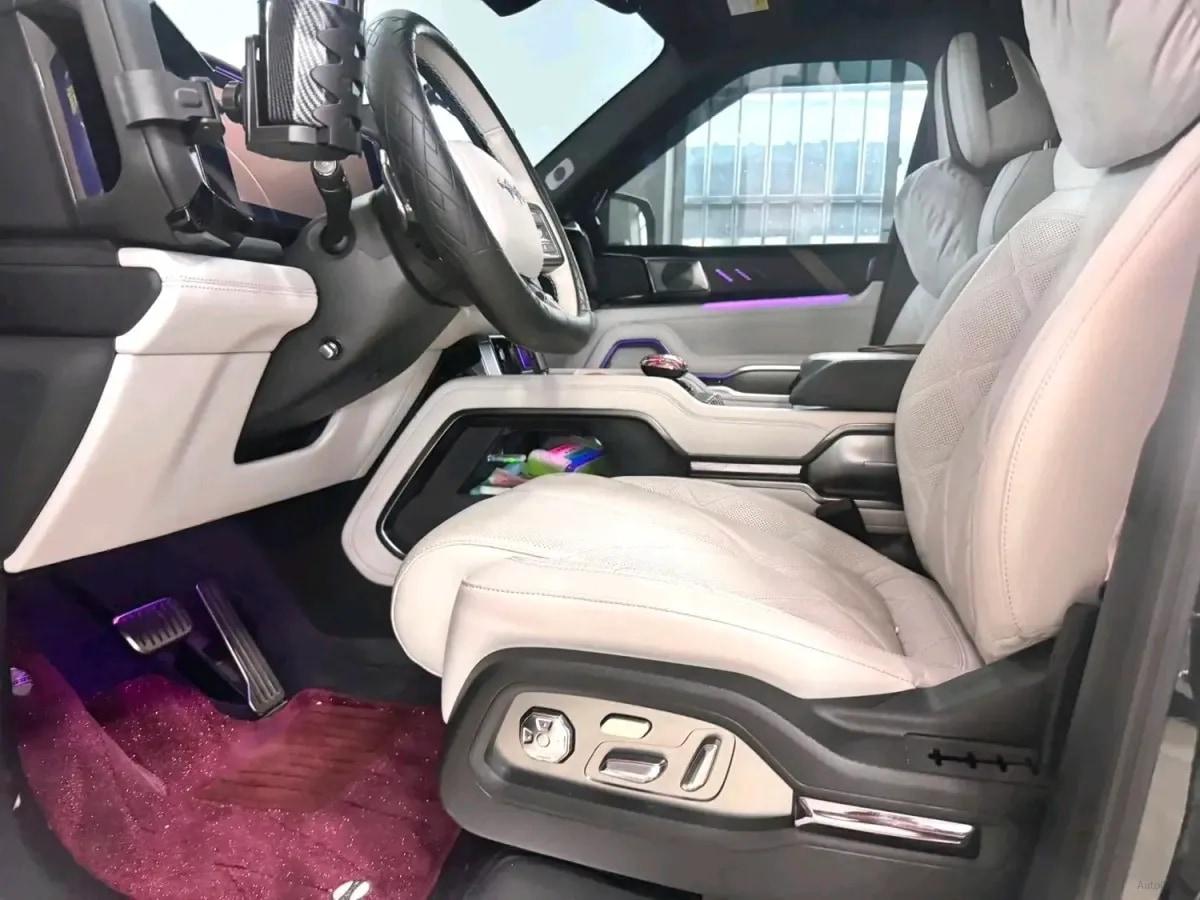 2025 FangChengBao Bao 8 2.0T 245HP L4 E-CVT PHEV 36.8KWH image 5