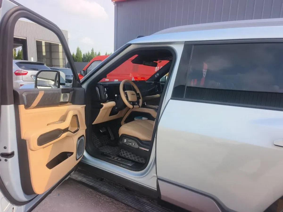 2025 FangChengBao Bao 8 2.0T 245HP L4 E-CVT PHEV 36.8KWH image 5
