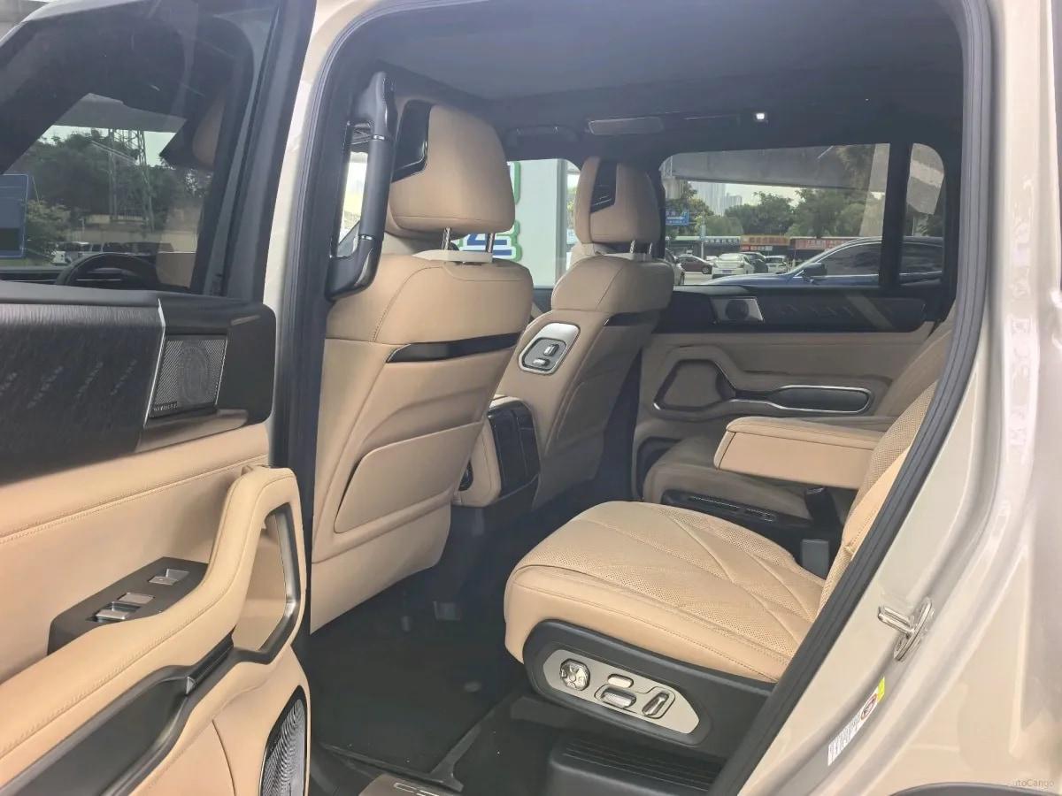 2025 FangChengBao Bao 8 2.0T 245HP L4 E-CVT PHEV 36.8KWH image 5