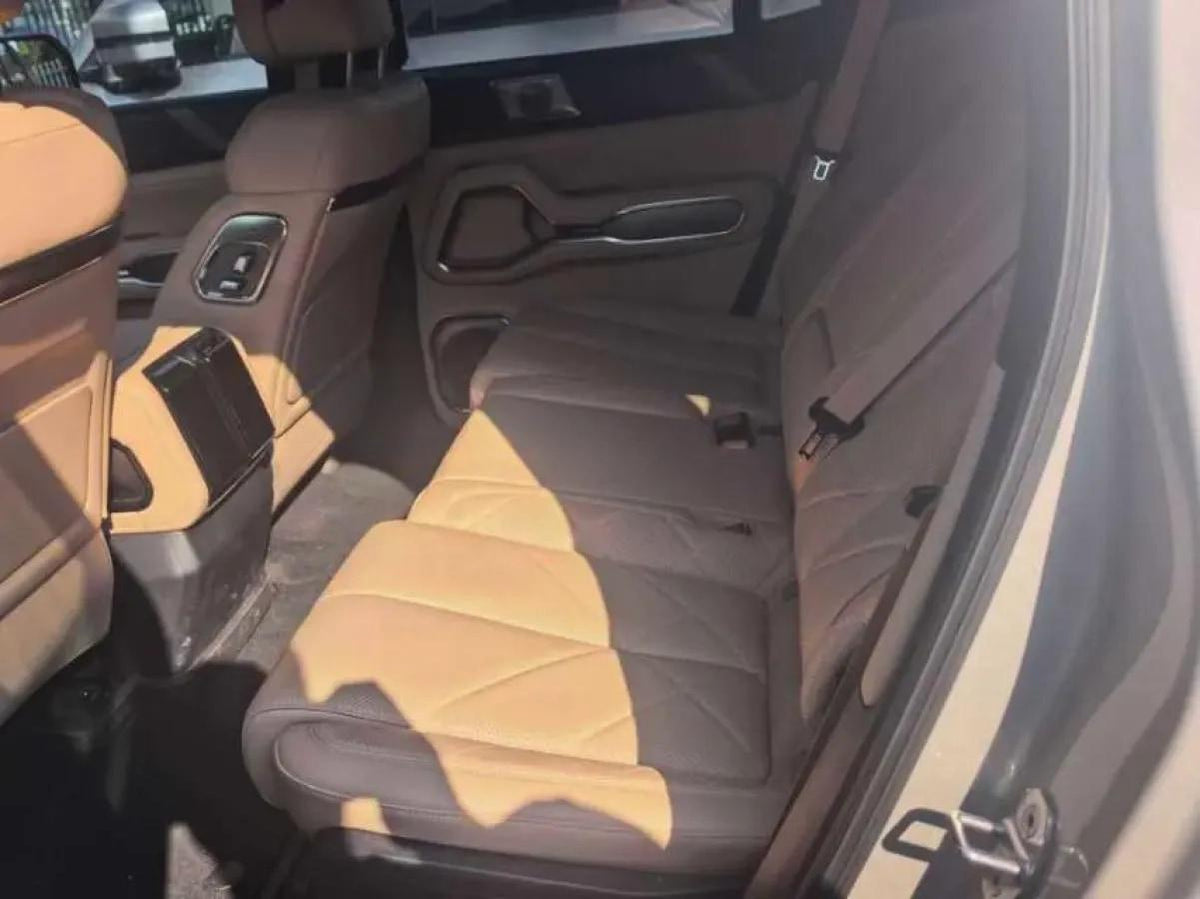 2025 Fang Cheng Bao Bao 8 2.0T 245HP L4 E-CVT PHEV 36.8KWH image 5