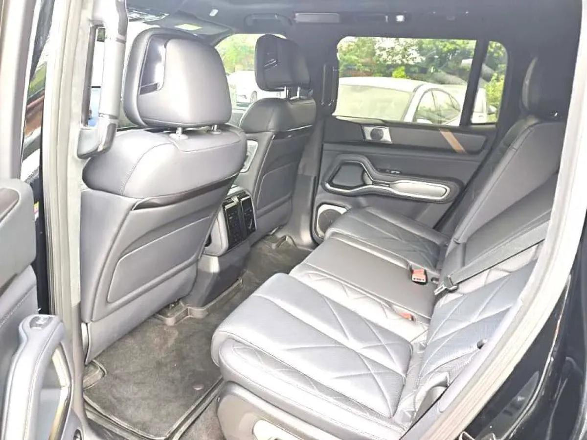 2025 FangChengBao Bao 8 2.0T 245HP L4 E-CVT PHEV 36.8KWH image 5