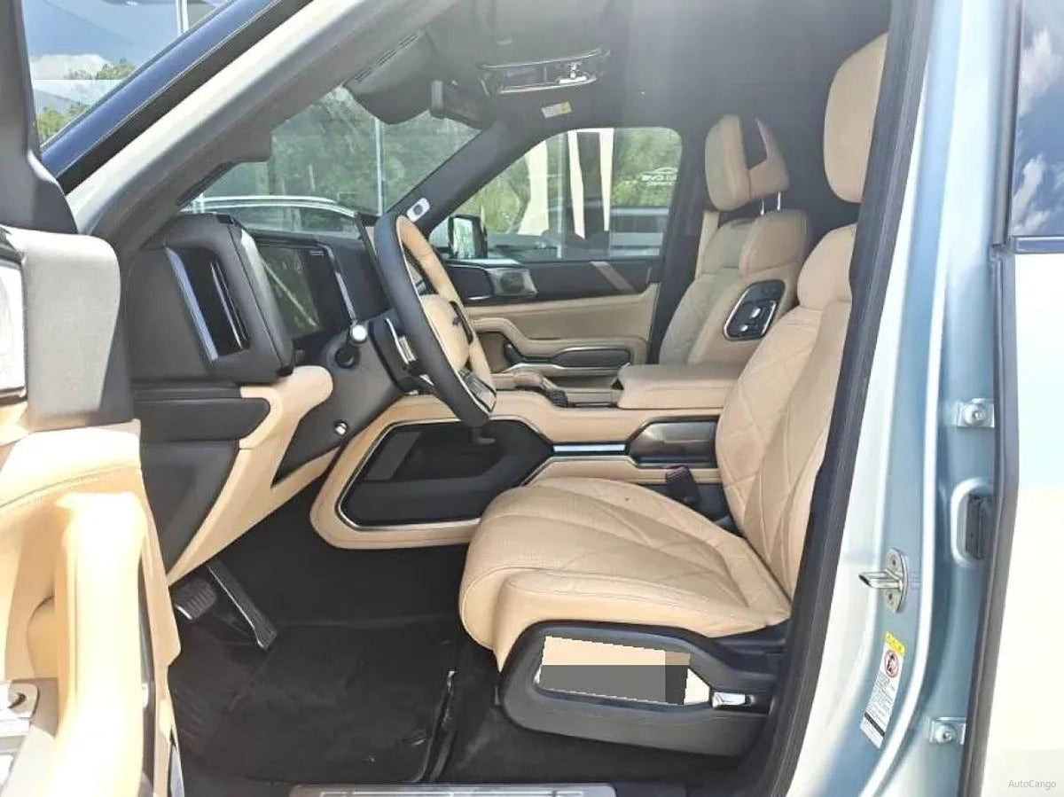 2025 FangChengBao Bao 8 2.0T 245HP L4 E-CVT PHEV 36.8KWH image 5