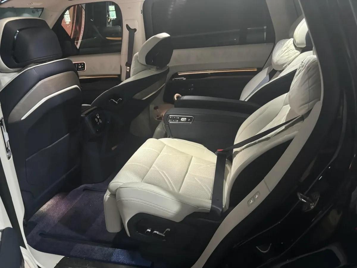2025 Zeekr 9X 2.0T 279HP L4 1DHT PHEV image 5