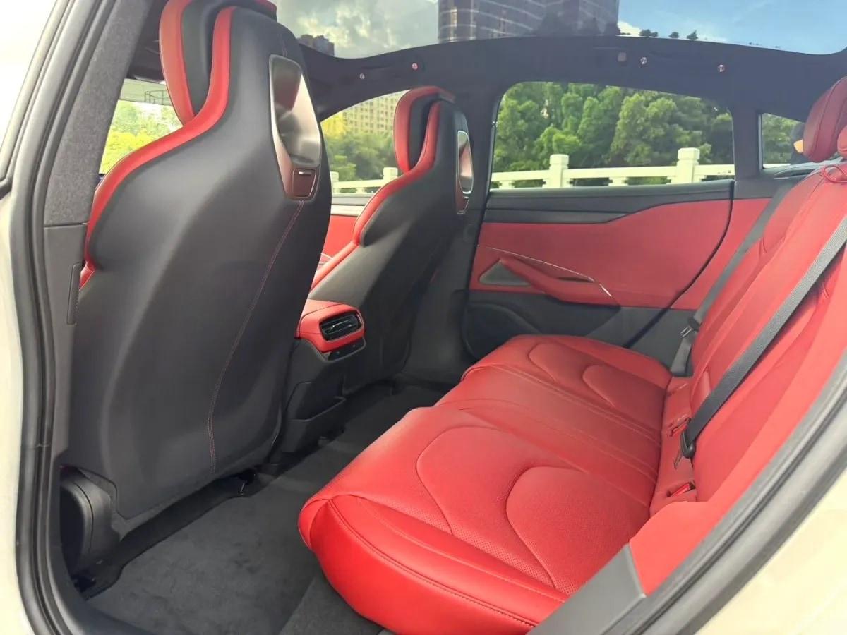 2024 Xiaomi SU7 BEV 94.3KWH image 5