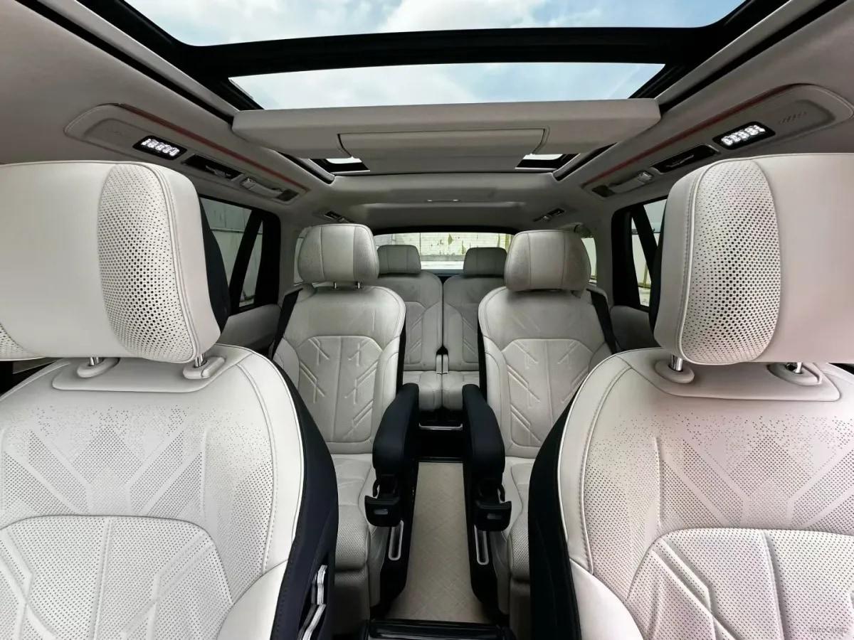 2025 Zeekr 9X 2.0T 279HP L4 1DHT PHEV image 5