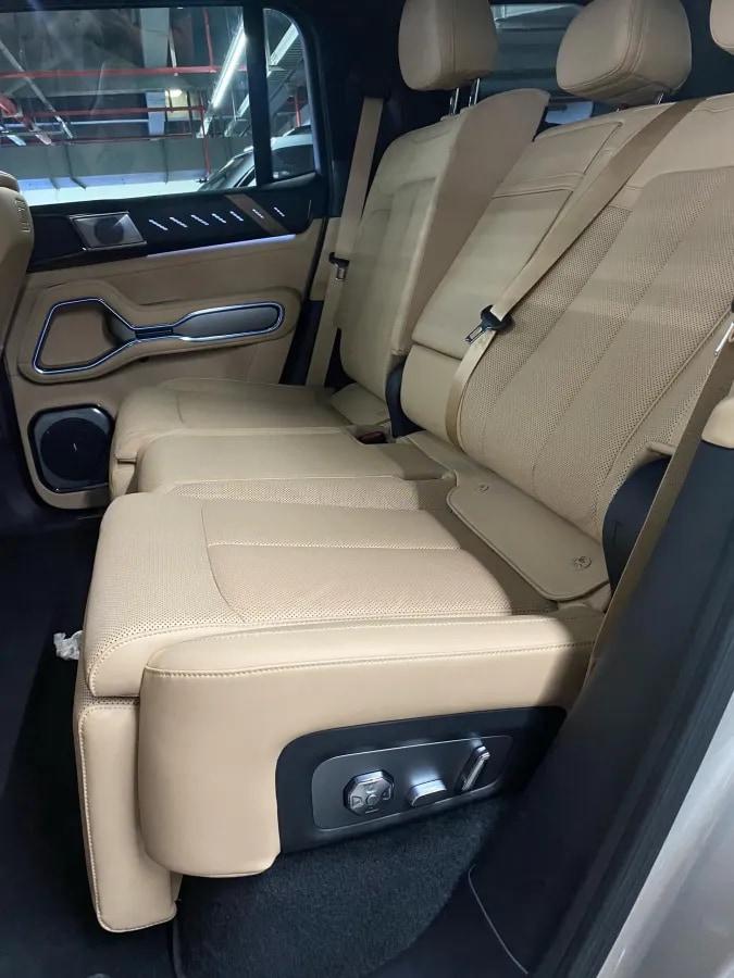 2025 FangChengBao Bao 8 2.0T 245HP L4 E-CVT PHEV 36.8KWH image 5