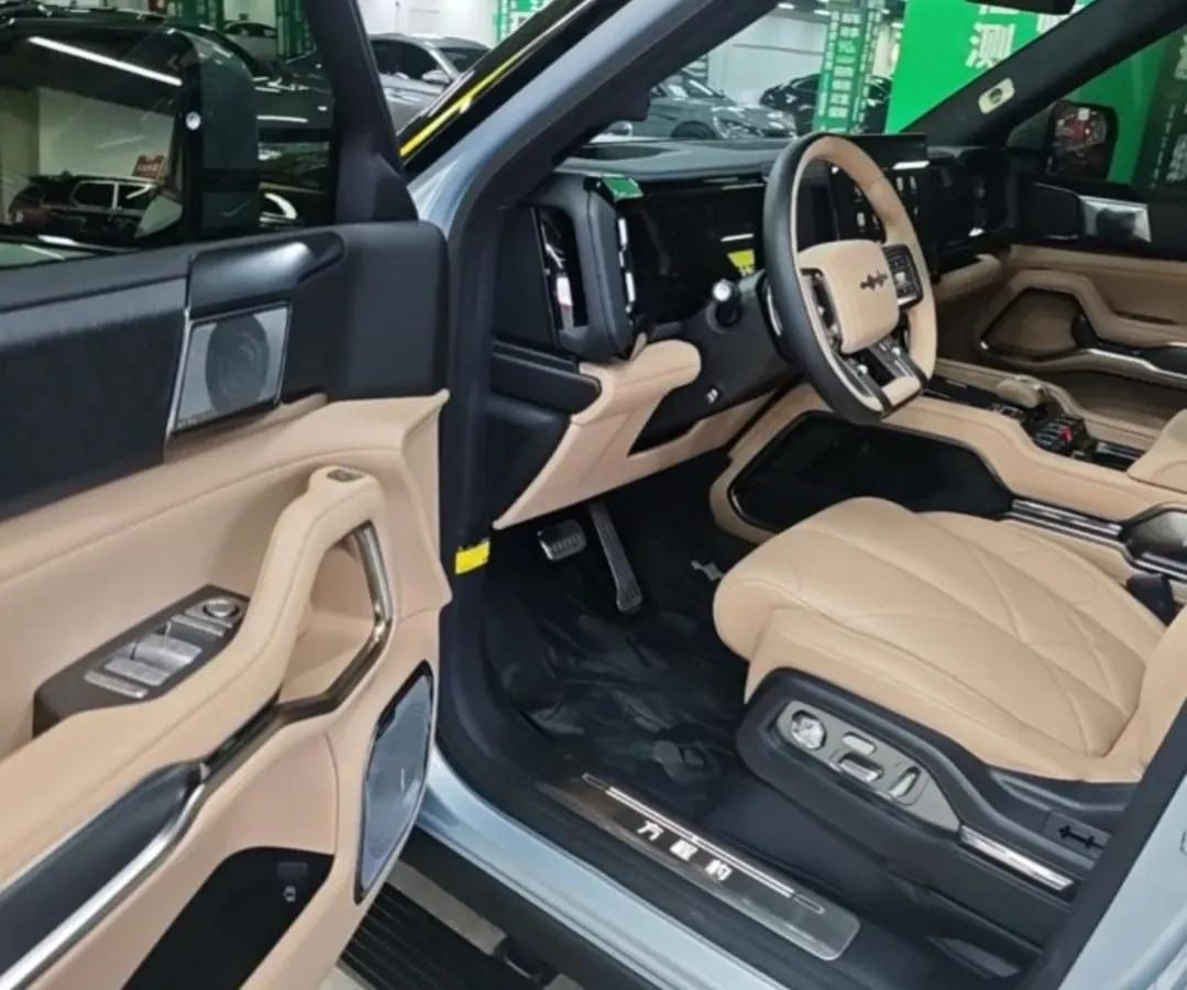 2025 FangChengBao Bao 8 2.0T 245HP L4 E-CVT PHEV 36.8KWH image 5