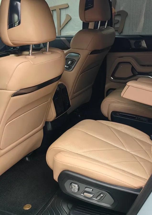 2025 Fang Cheng Bao Bao 8 2.0T 245HP L4 E-CVT PHEV 36.8KWH image 5