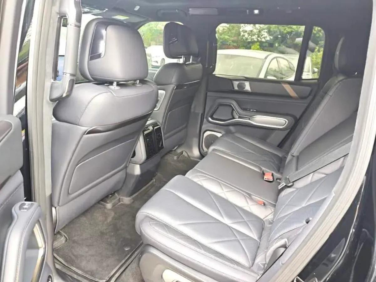 2025 FangChengBao Bao 8 2.0T 245HP L4 E-CVT PHEV 36.8KWH image 5