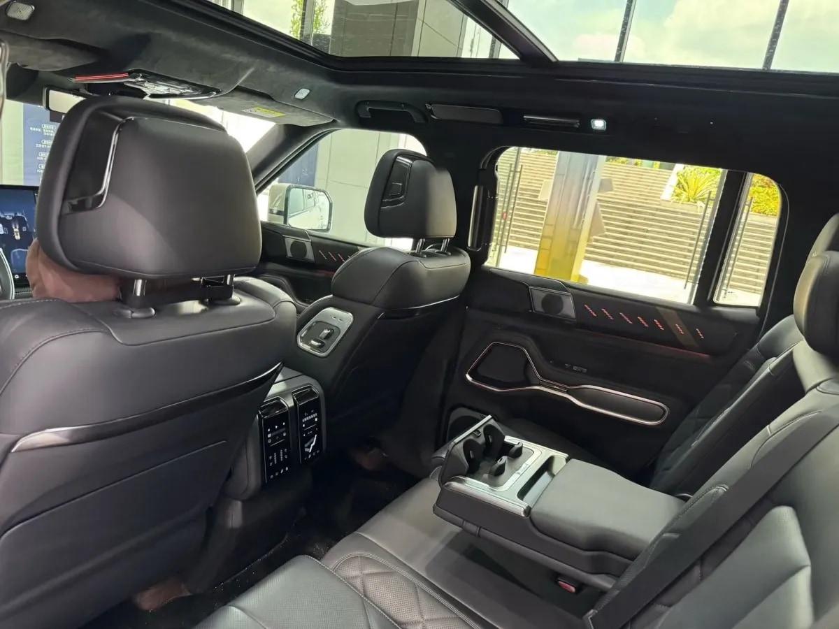 2025 FangChengBao Bao 8 2.0T 245HP L4 E-CVT PHEV 36.8KWH image 5