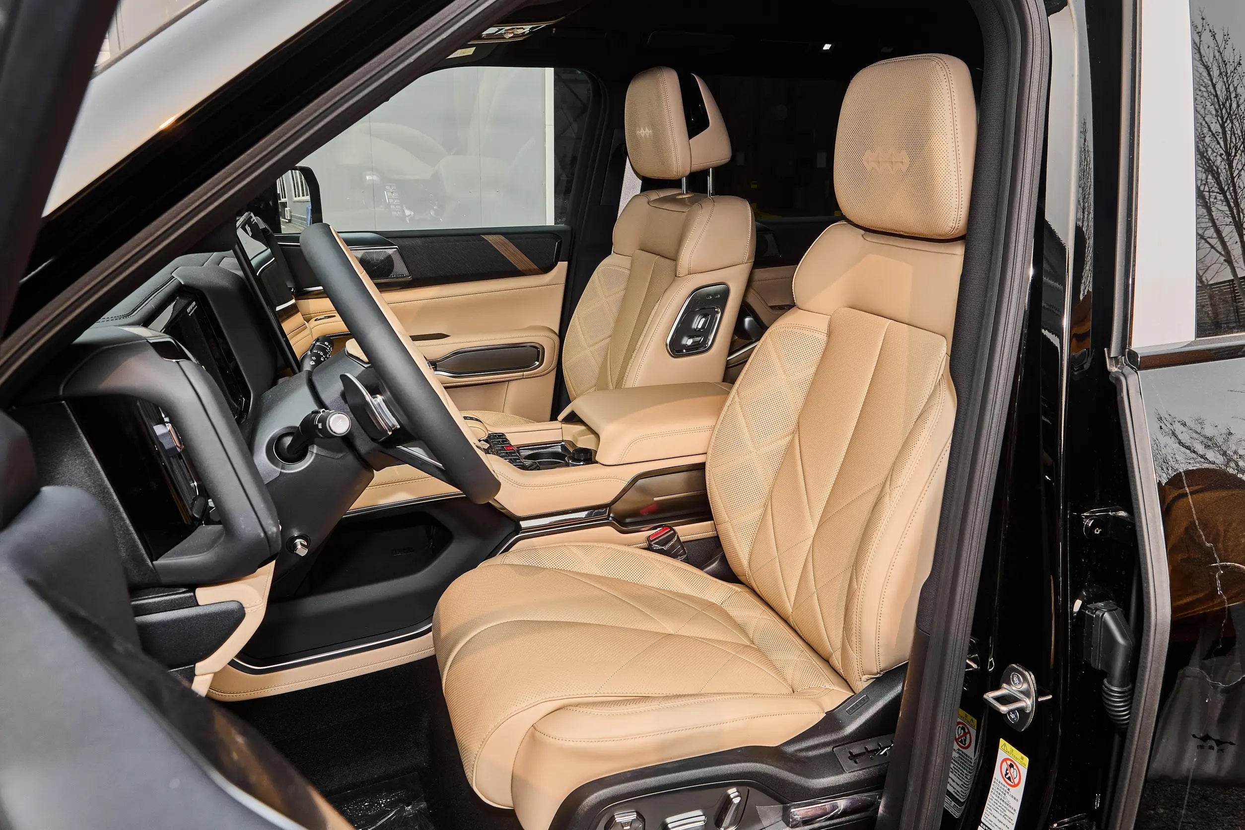 Fang Cheng Bao Leopard 8 (2025) – EV Marketplace