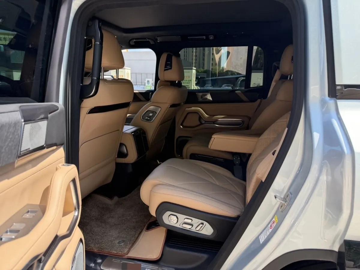 2025 FangChengBao Bao 8 2.0T 245HP L4 E-CVT PHEV 36.8KWH image 6
