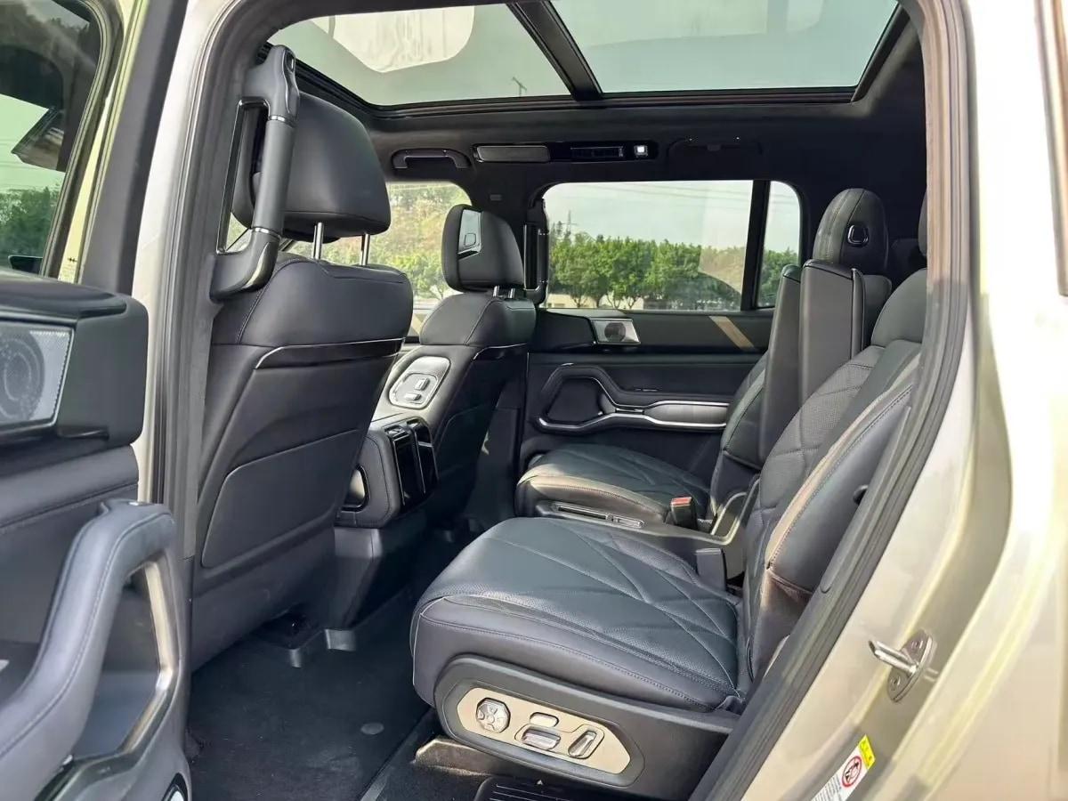 2025 Fang Cheng Bao Bao 8 2.0T 245HP L4 E-CVT PHEV 36.8KWH image 6