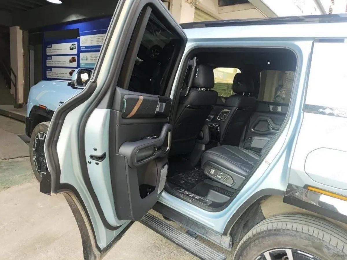 2025 Fang Cheng Bao Bao 8 2.0T 245HP L4 E-CVT PHEV 36.8KWH image 6