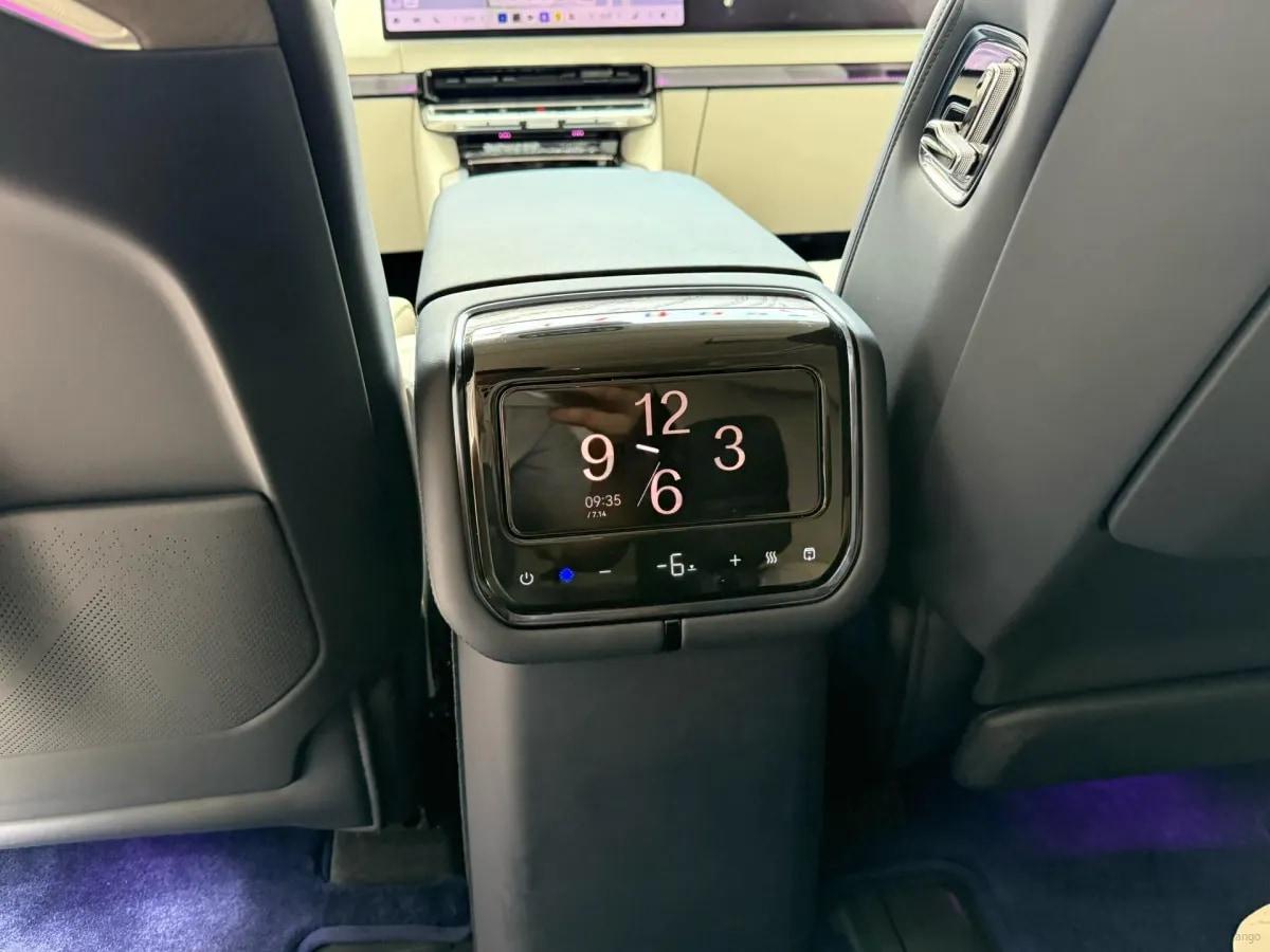 2025 Zeekr 9X 2.0T 279HP L4 1DHT PHEV image 6