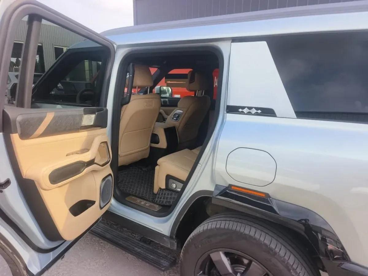 2025 FangChengBao Bao 8 2.0T 245HP L4 E-CVT PHEV 36.8KWH image 6