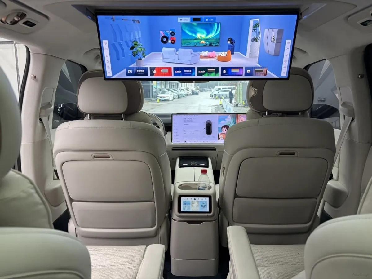 2025 LYNK&CO 900 2.0T 254HP L4 3DHT PHEV 52.38KWH 280km image 6
