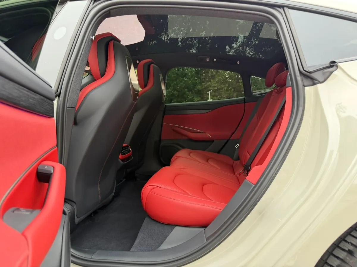 2024 Xiaomi SU7 BEV 73.6KWH image 6
