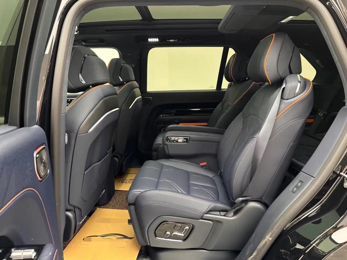 2025 Zeekr 9X 2.0T 279HP L4 1DHT PHEV image 6