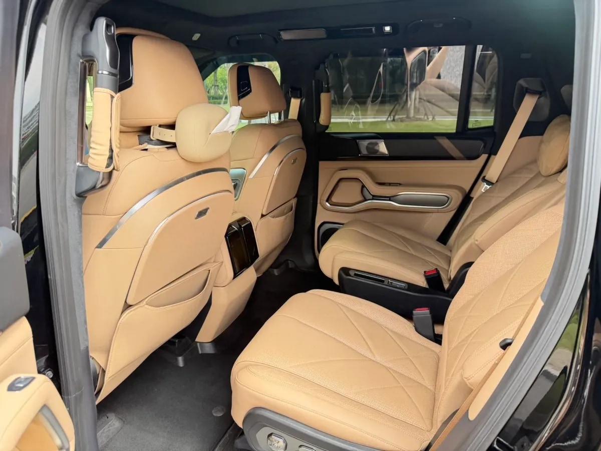2025 Fang Cheng Bao Bao 8 2.0T 245HP L4 E-CVT PHEV 36.8KWH image 6