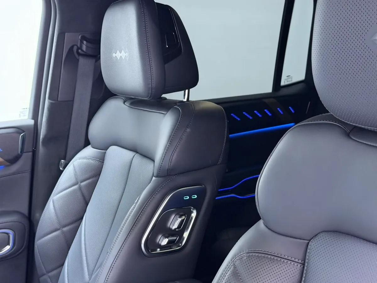 2025 Fang Cheng Bao Bao 8 2.0T 245HP L4 E-CVT PHEV 36.8KWH image 6