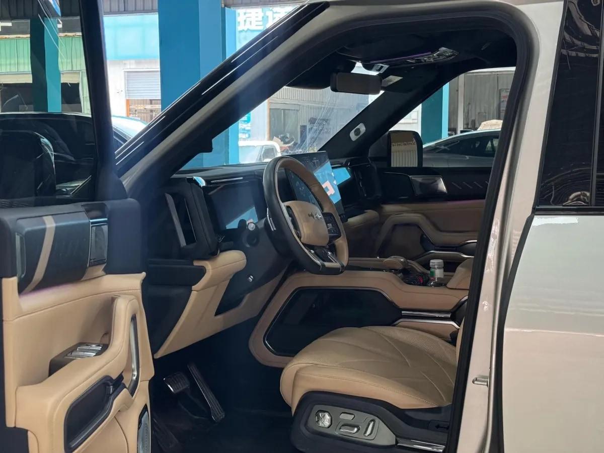 2025 FangChengBao Bao 8 2.0T 245HP L4 E-CVT PHEV 36.8KWH image 6