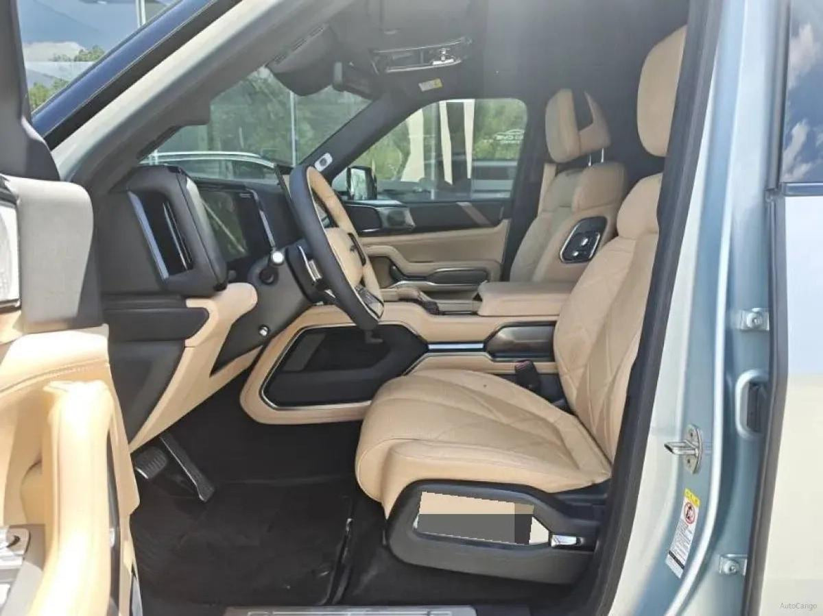 2025 FangChengBao Bao 8 2.0T 245HP L4 E-CVT PHEV 36.8KWH image 6