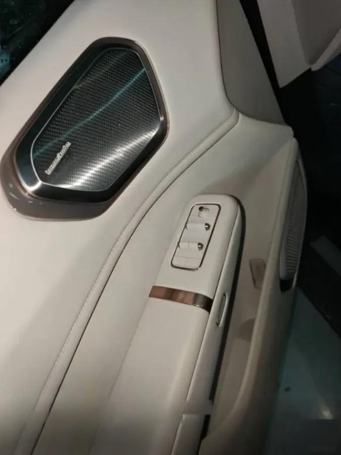 2025 LYNK&CO 900 2.0T 254HP L4 3DHT PHEV image 6
