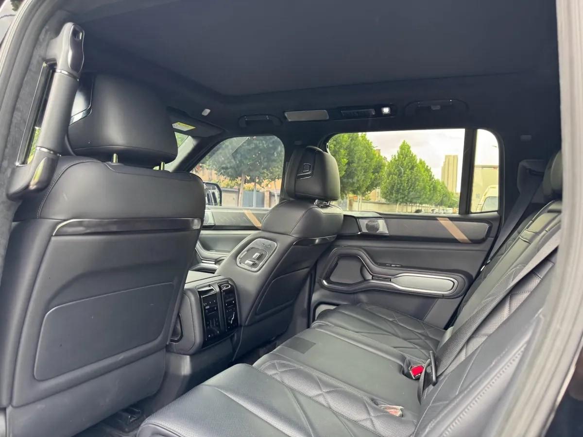2025 FangChengBao Bao 8 2.0T 245HP L4 E-CVT PHEV 36.8KWH image 6