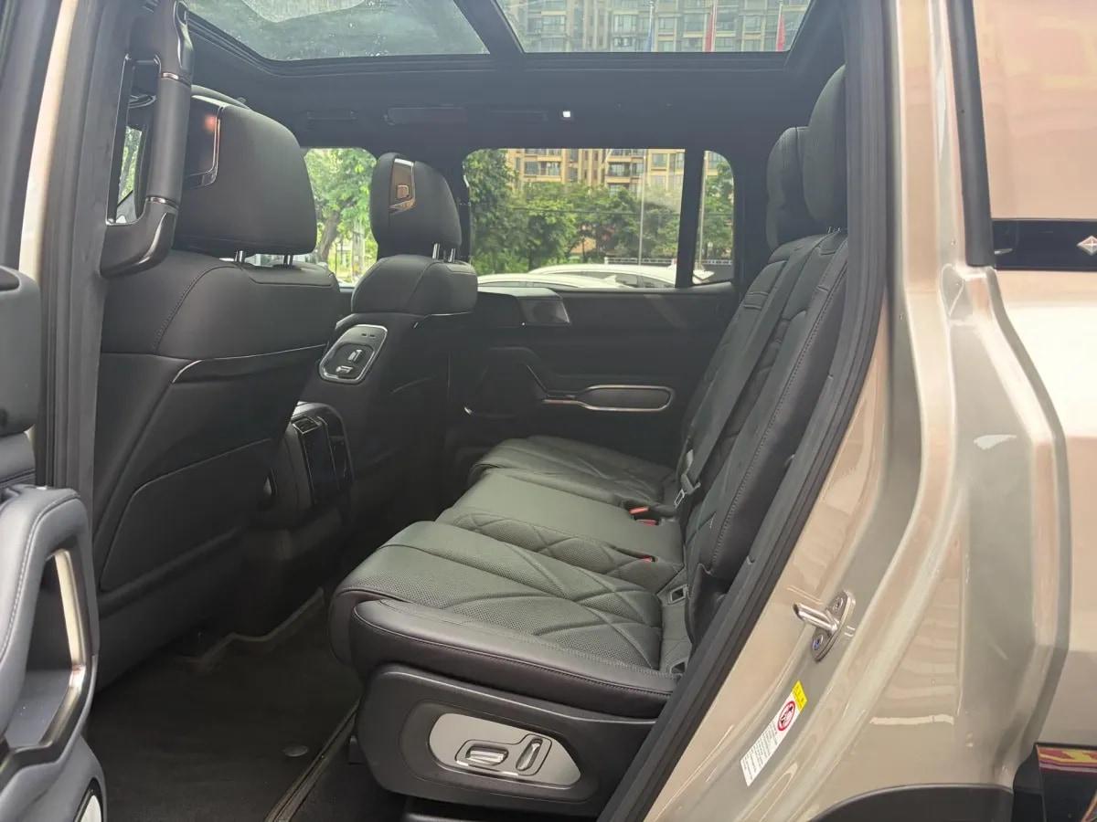 2025 FangChengBao Bao 8 2.0T 245HP L4 E-CVT PHEV 36.8KWH image 6
