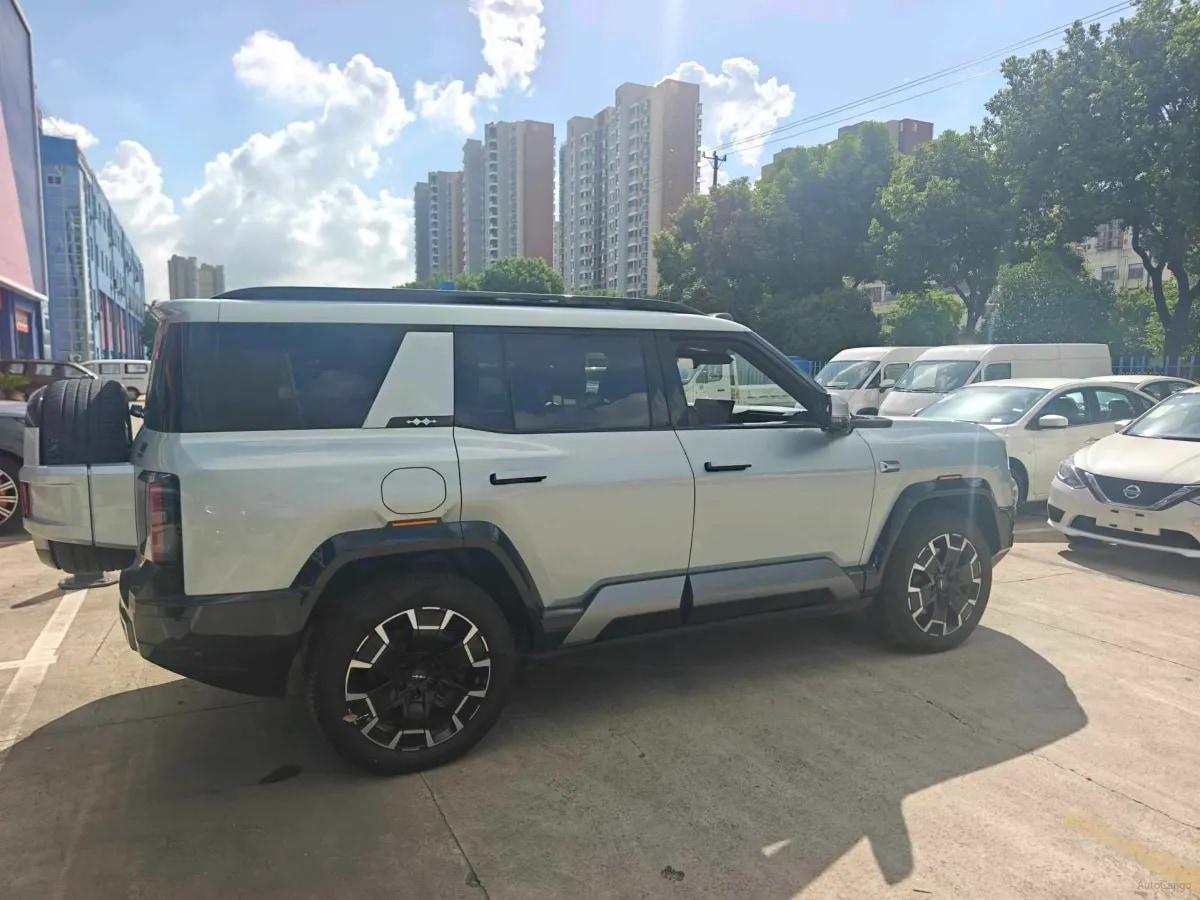 2025 FangChengBao Bao 8 2.0T 245HP L4 E-CVT PHEV 36.8KWH image 6