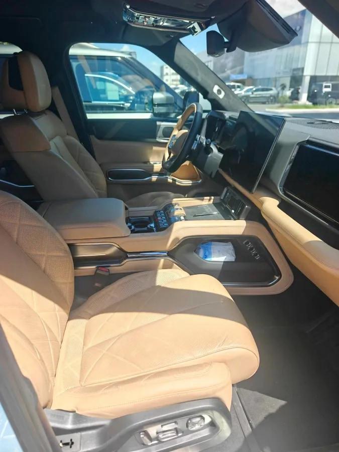 2025 FangChengBao Bao 8 2.0T 245HP L4 E-CVT PHEV 36.8KWH image 6