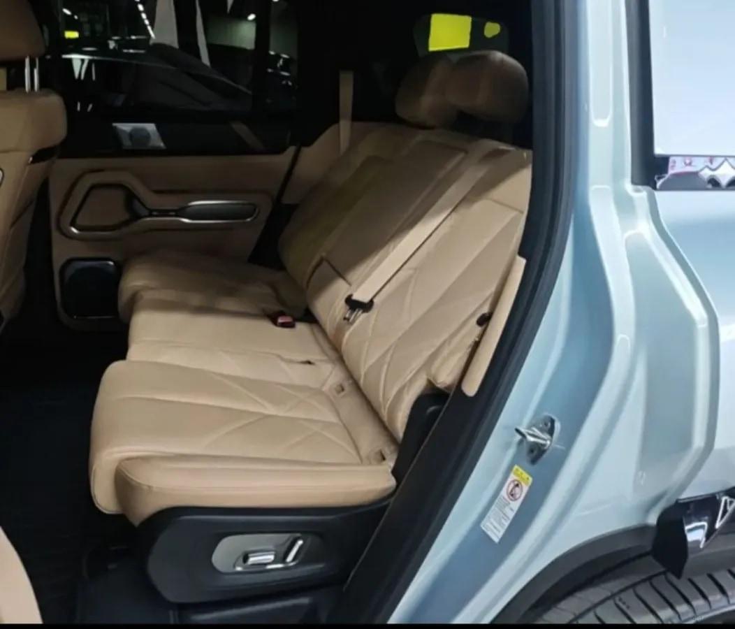 2025 FangChengBao Bao 8 2.0T 245HP L4 E-CVT PHEV 36.8KWH image 6