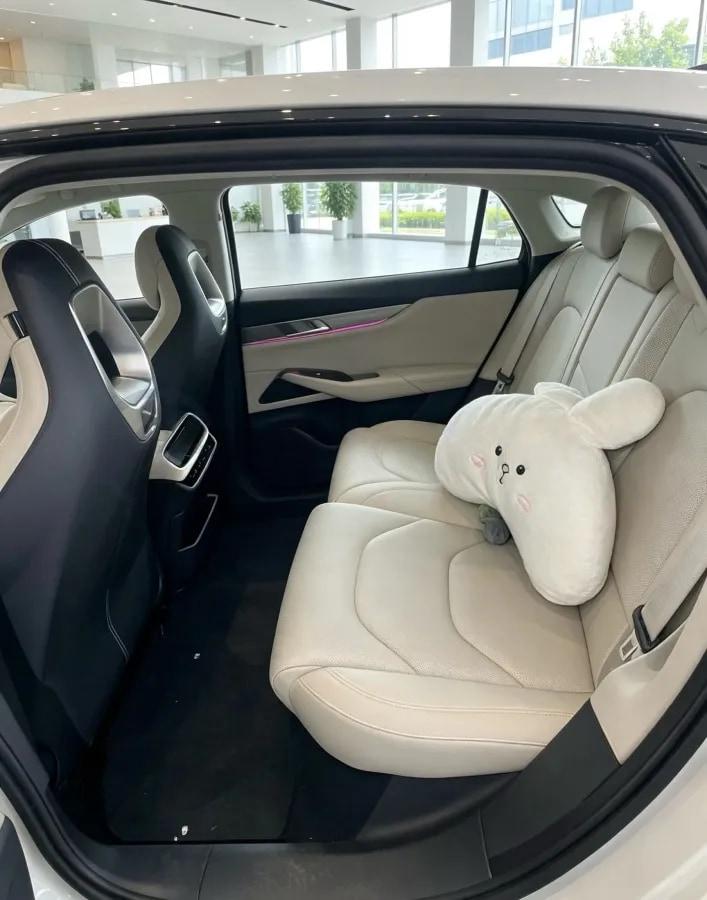 2024 Xiaomi SU7 BEV 73.6KWH image 6