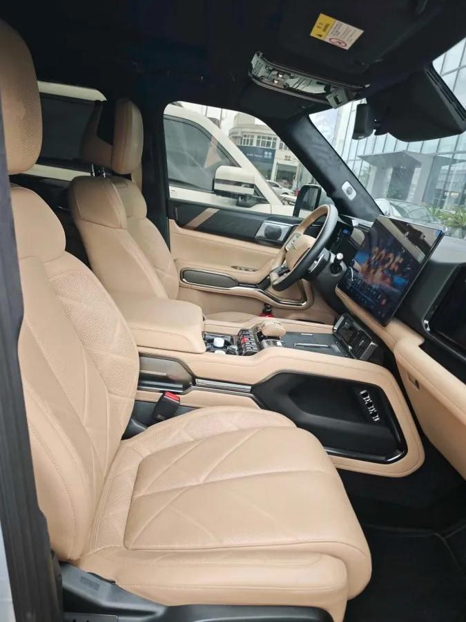 2025 FangChengBao Bao 8 2.0T 245HP L4 E-CVT PHEV 36.8KWH image 6