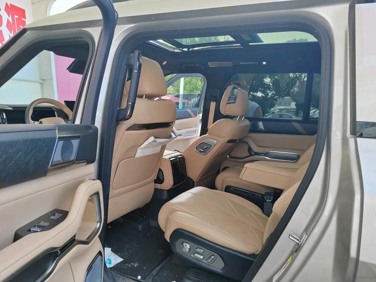2025 Fang Cheng Bao Bao 8 2.0T 245HP L4 E-CVT PHEV 36.8KWH image 6