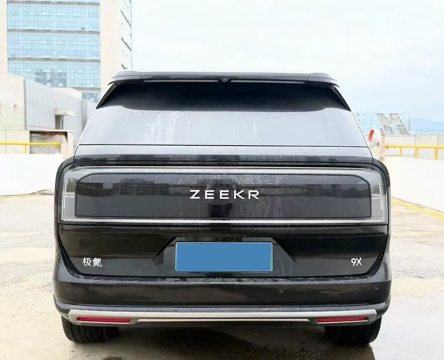 2025 Zeekr 9X 2.0T 279HP L4 1DHT PHEV image 2
