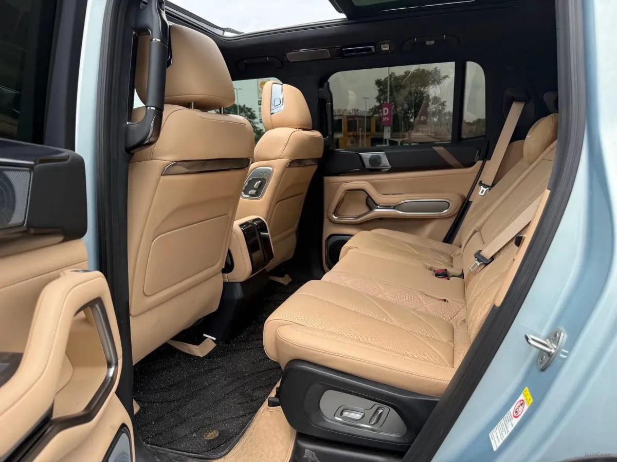 2025 FangChengBao Bao 8 2.0T 245HP L4 E-CVT PHEV 36.8KWH image 7