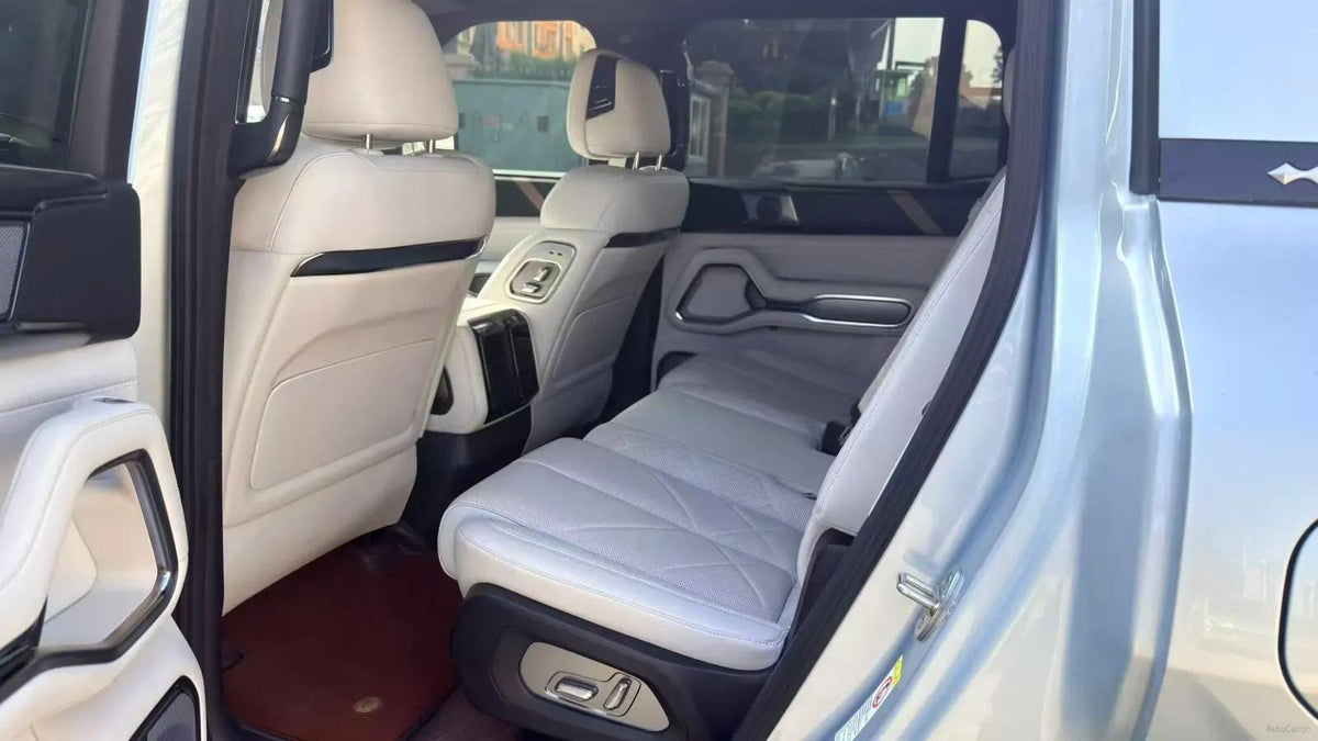2025 FangChengBao Bao 8 2.0T 245HP L4 E-CVT PHEV 36.8KWH image 7