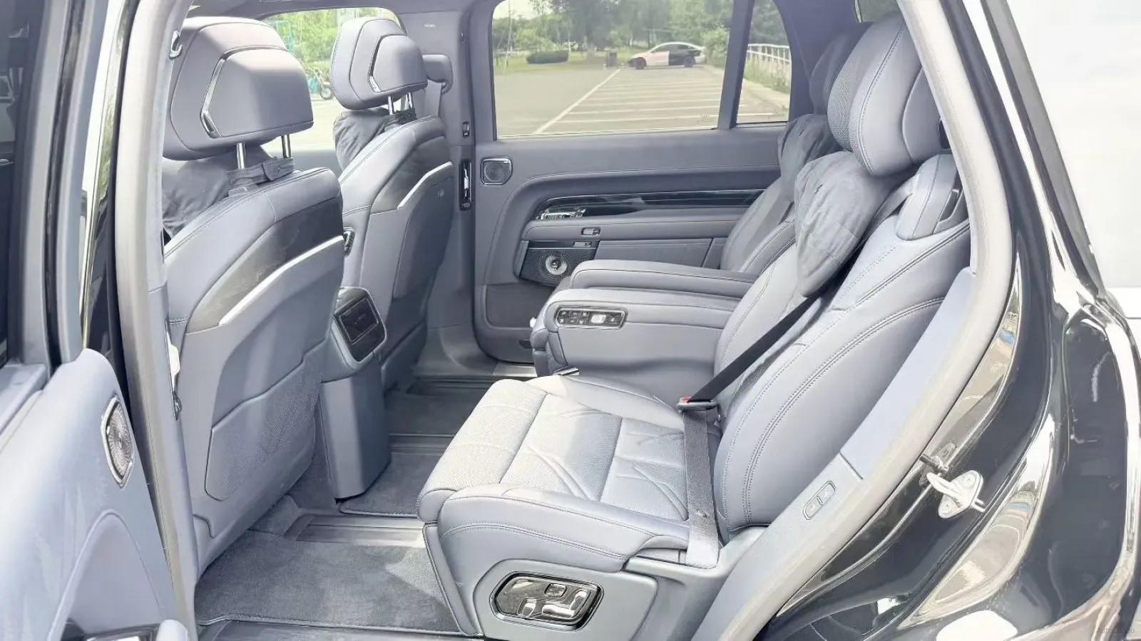 2025 Zeekr 9X 2.0T 279HP L4 1DHT PHEV image 7