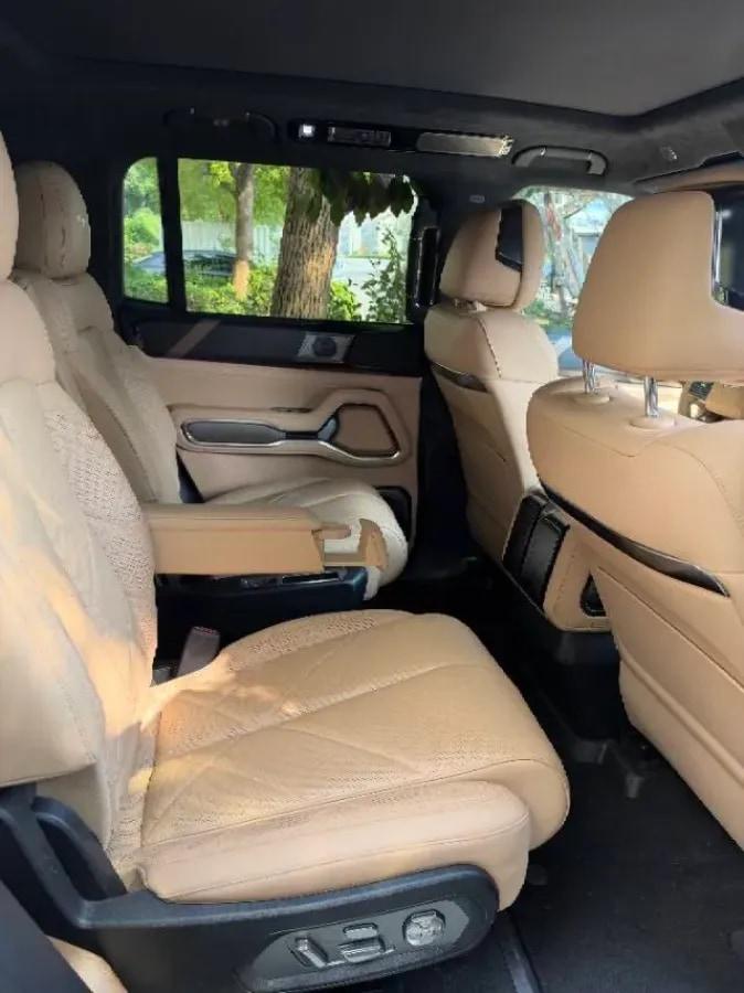 2025 Fang Cheng Bao Bao 8 2.0T 245HP L4 E-CVT PHEV 36.8KWH image 7