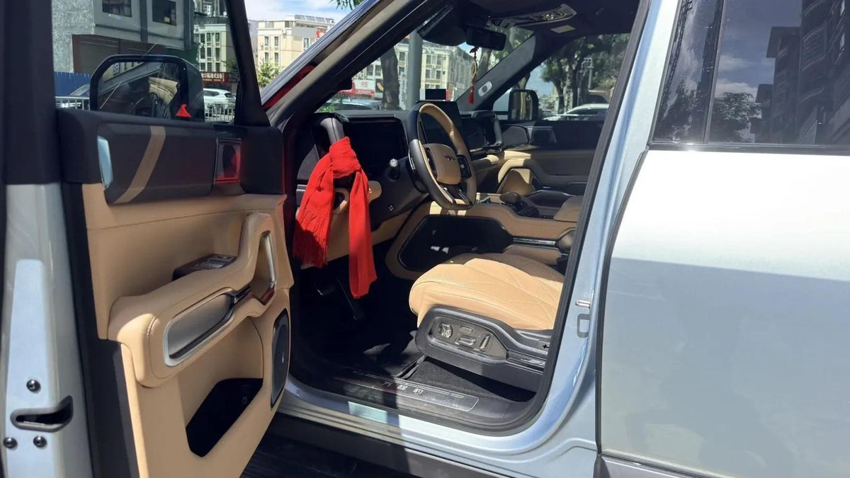 2025 FangChengBao Bao 8 2.0T 245HP L4 E-CVT PHEV 36.8KWH image 7