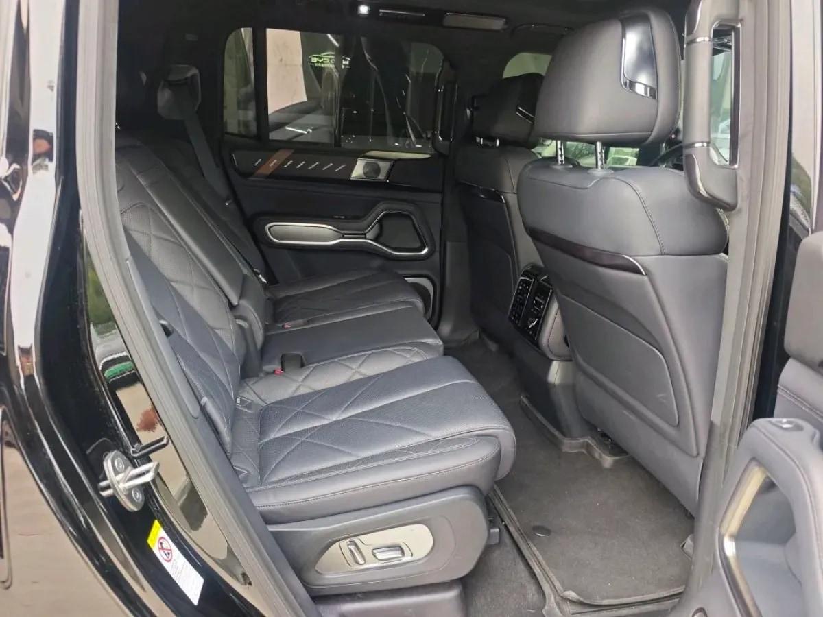 2025 FangChengBao Bao 8 2.0T 245HP L4 E-CVT PHEV 36.8KWH image 7