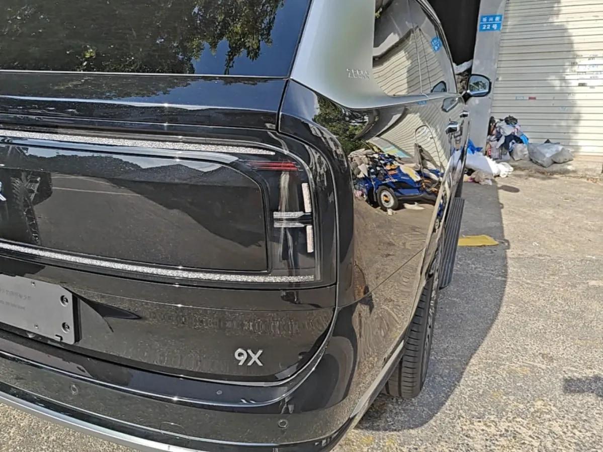 2025 Zeekr 9X 2.0T 279HP L4 1DHT PHEV image 7